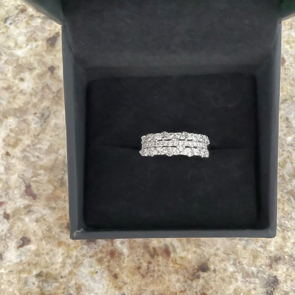 1.25 Wedding Band 18K WG Monique L’Huillier - Picture 1 of 6